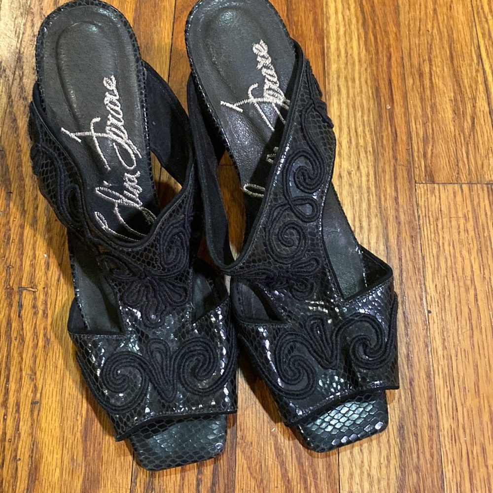 Beautiful handmade black heels!